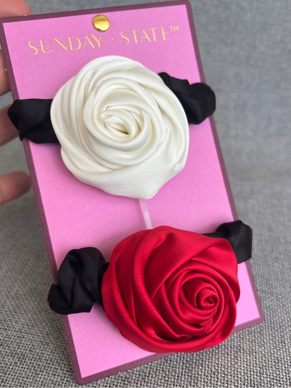 Sunday State Rose set of 2 scrunchies Cream / Light Ivory Red Black